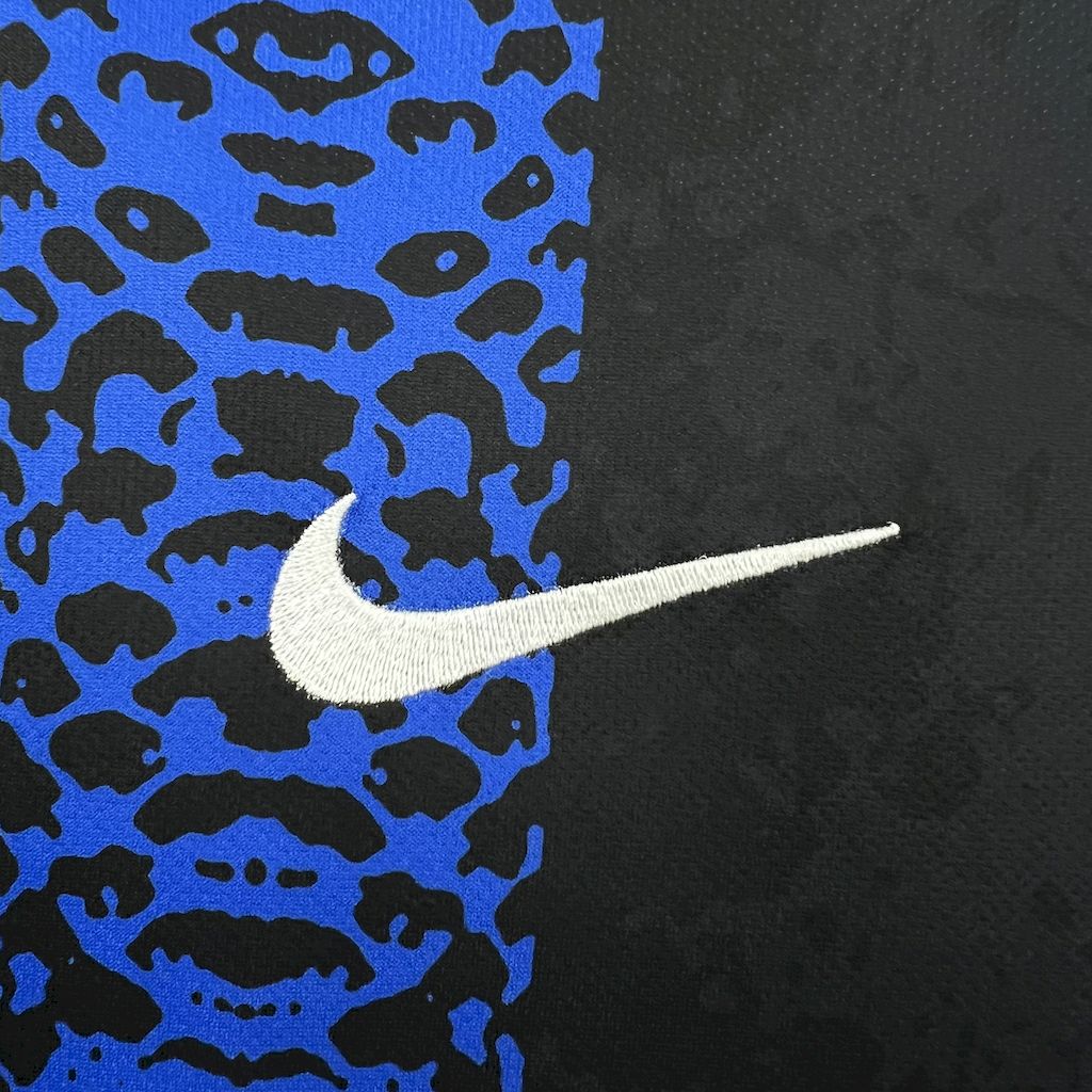 TUSSAINT THE SERPENT KIT