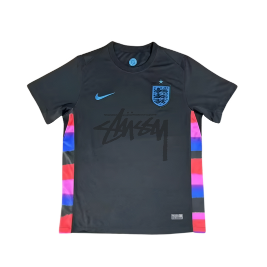 STÜSSY x “ENGLAND” ジャージ - 2025 (ジュニアサイズ)